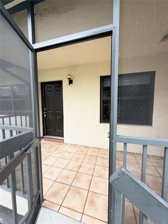 For Rent: $2,200 (2 beds, 2 baths, 735 Square Feet)