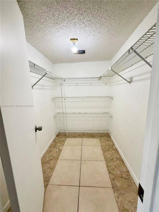 For Rent: $2,200 (2 beds, 2 baths, 735 Square Feet)