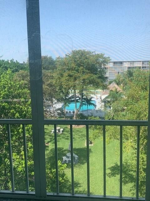 待售: $145,000 (2 贝兹, 2 浴室, 992 平方英尺)
