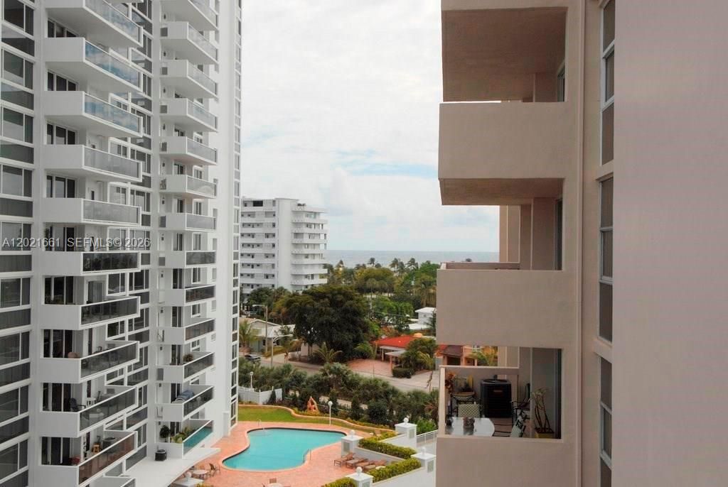 For Rent: $2,400 (1 beds, 1 baths, 900 Square Feet)