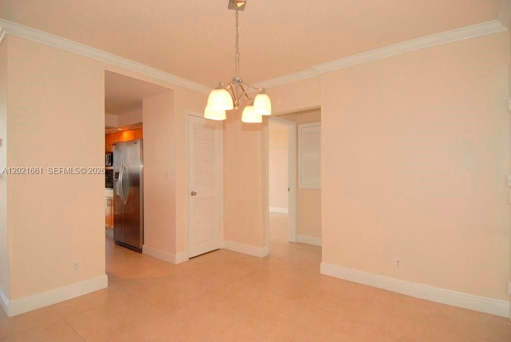 For Rent: $2,400 (1 beds, 1 baths, 900 Square Feet)