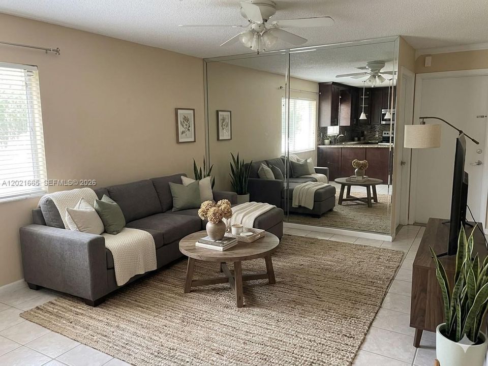 En Venta: $649,000 (4 camas, 2 baños, 2332 Pies cuadrados)