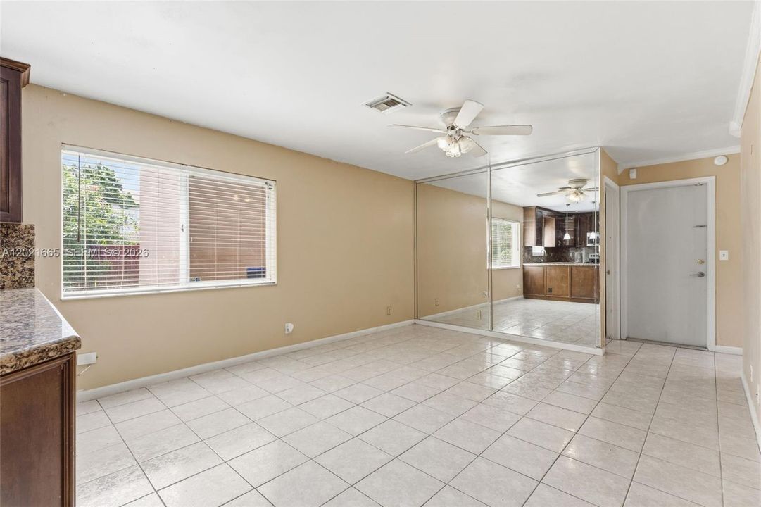 En Venta: $649,000 (4 camas, 2 baños, 2332 Pies cuadrados)