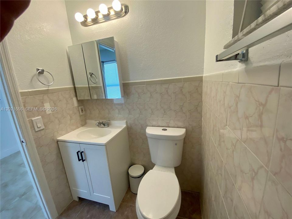 В аренду: $1,700 (1 спален, 1 ванн, 2984 Квадратных фут)