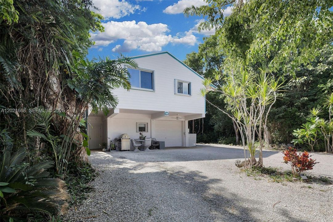 For Sale: $749,000 (3 beds, 2 baths, 1801 Square Feet)