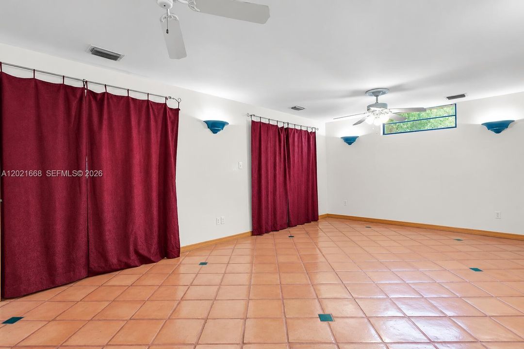 For Sale: $725,000 (3 beds, 2 baths, 1801 Square Feet)