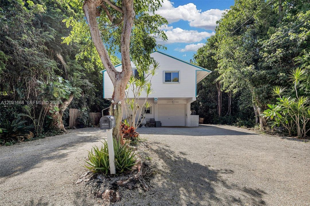 For Sale: $749,000 (3 beds, 2 baths, 1801 Square Feet)
