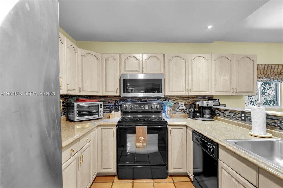 For Sale: $749,000 (3 beds, 2 baths, 1801 Square Feet)