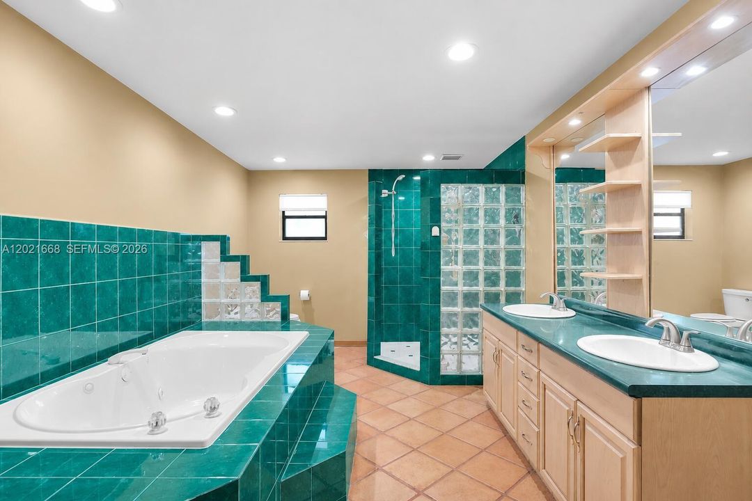 For Sale: $725,000 (3 beds, 2 baths, 1801 Square Feet)