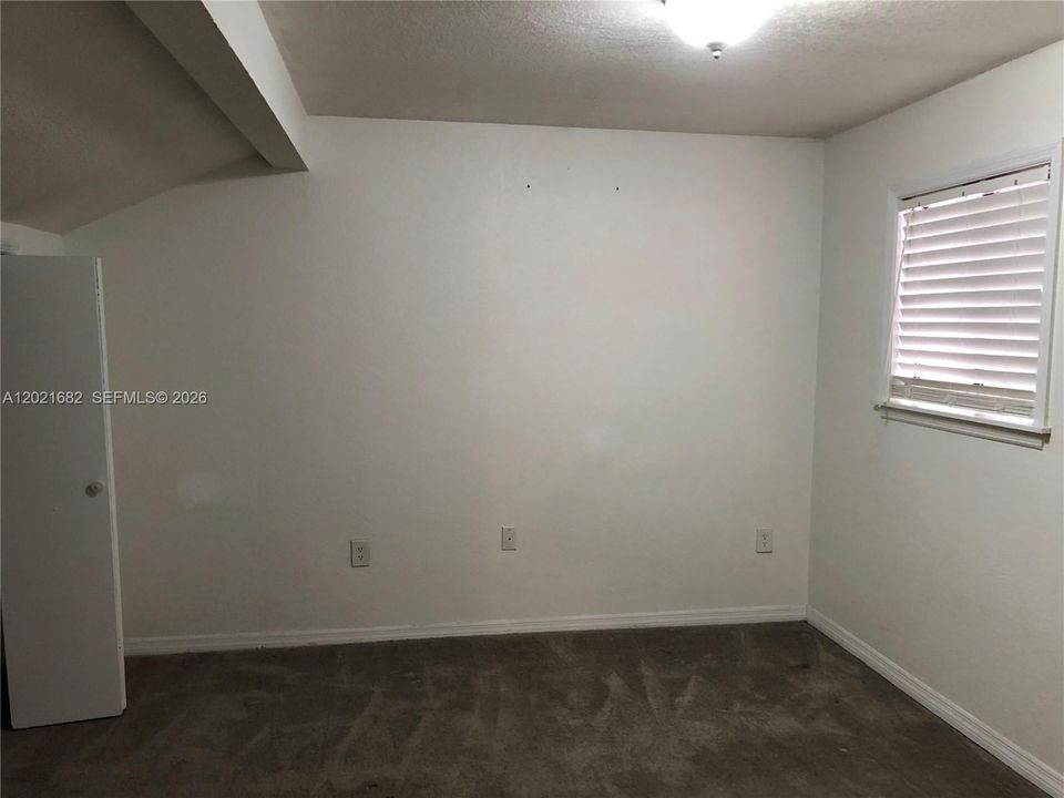 Activo con contrato: $1,850 (3 camas, 2 baños, 1350 Pies cuadrados)