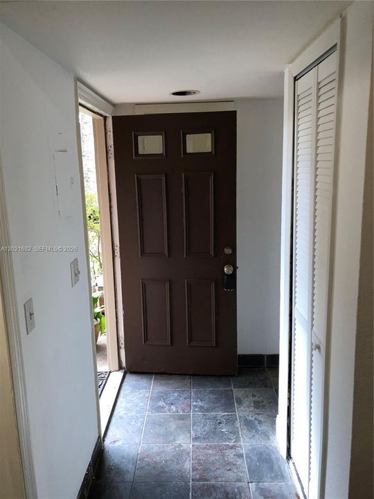 Activo con contrato: $1,850 (3 camas, 2 baños, 1350 Pies cuadrados)