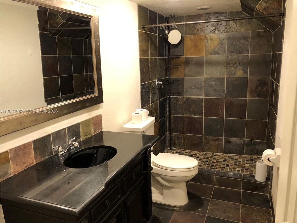 Activo con contrato: $1,850 (3 camas, 2 baños, 1350 Pies cuadrados)