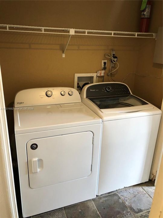 Activo con contrato: $1,850 (3 camas, 2 baños, 1350 Pies cuadrados)