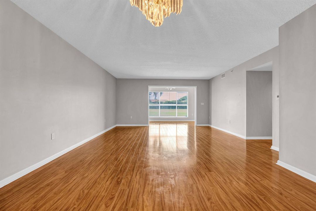 Large Living/Dining Room