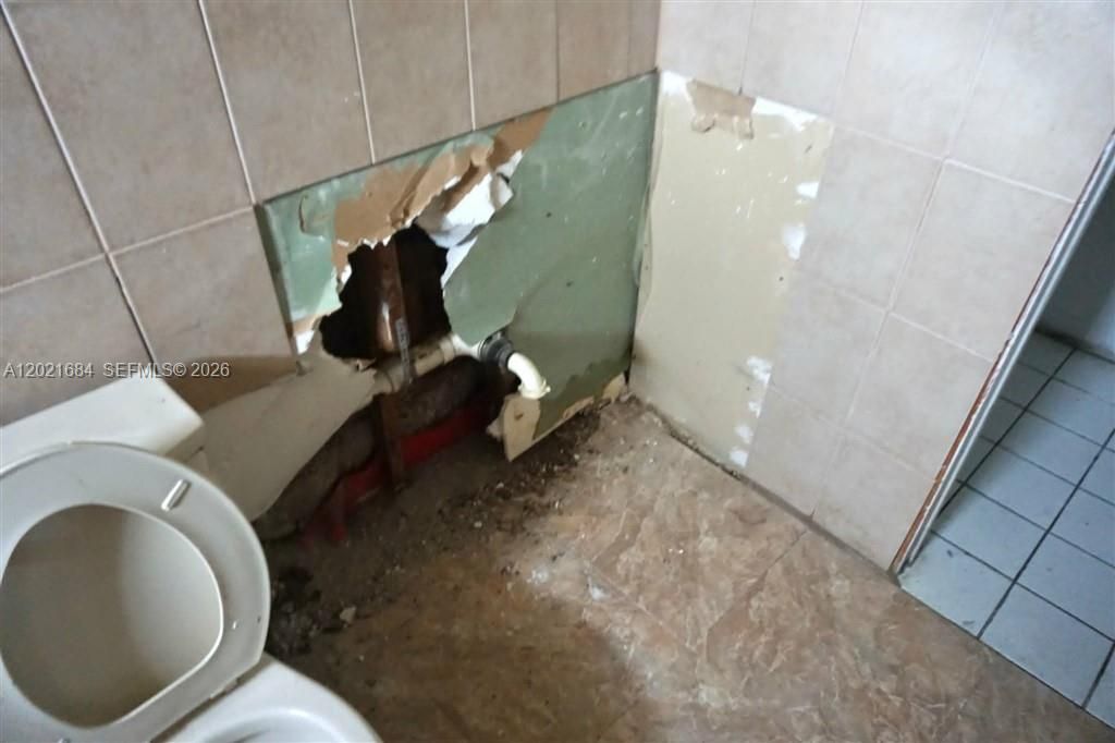 For Sale: $345,000 (3 beds, 3 baths, 1652 Square Feet)