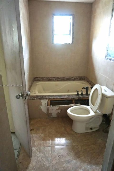 For Sale: $345,000 (3 beds, 3 baths, 1652 Square Feet)