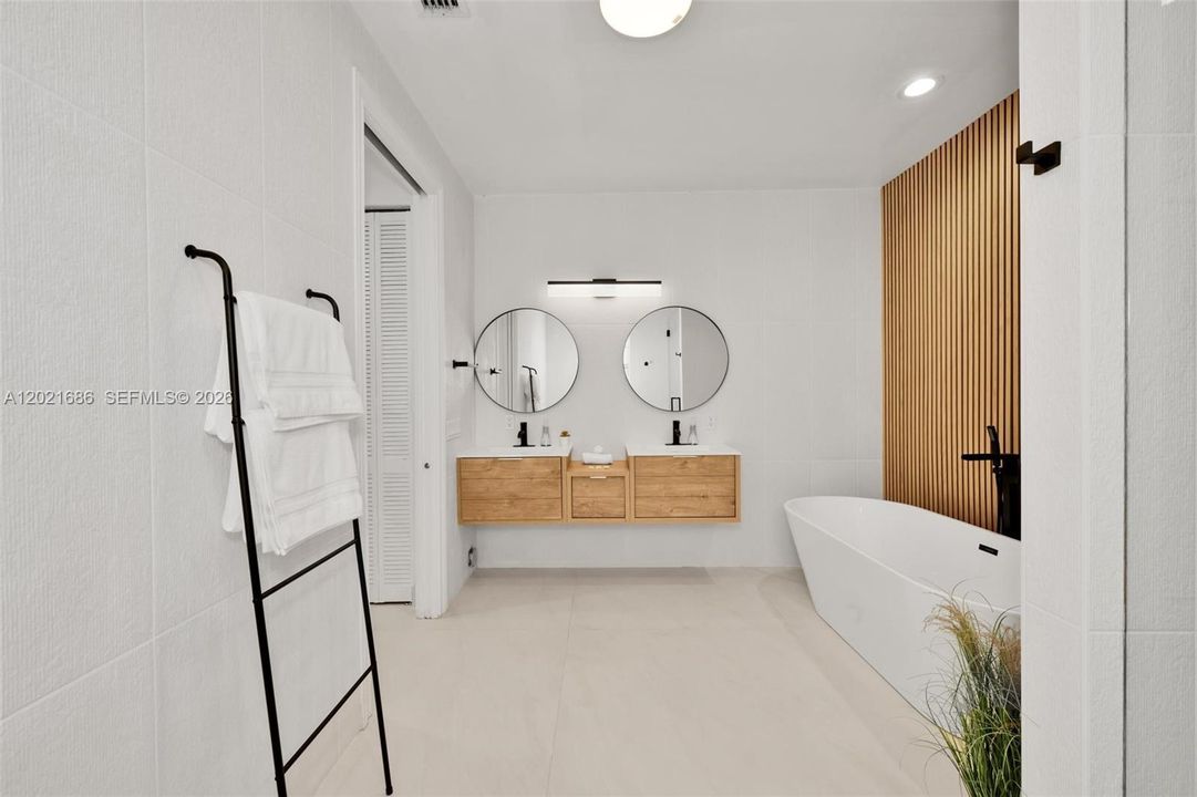 En Renta: $17,900 (5 camas, 4 baños, 3814 Pies cuadrados)