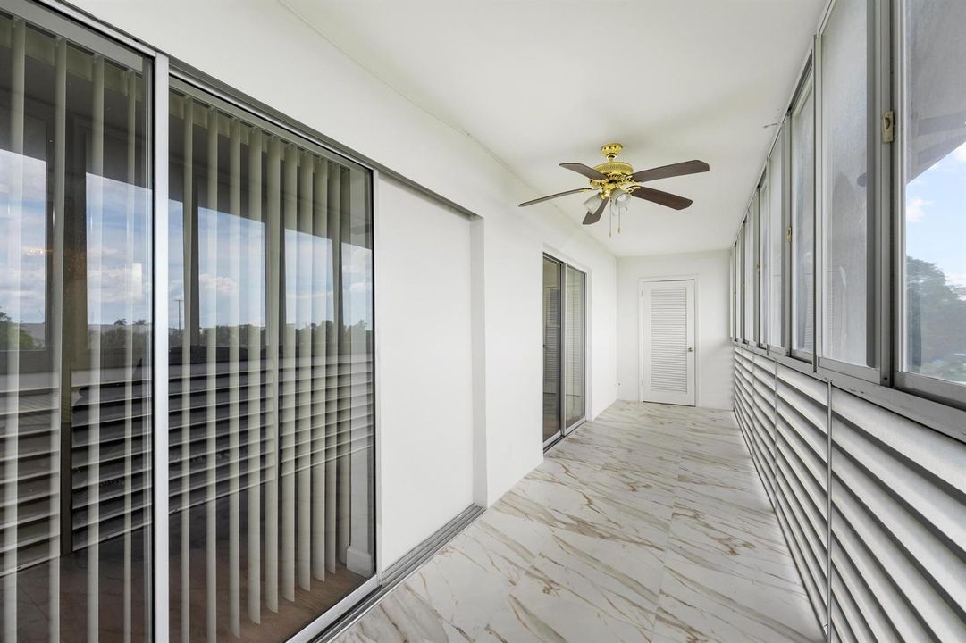 Balcony/ Porch