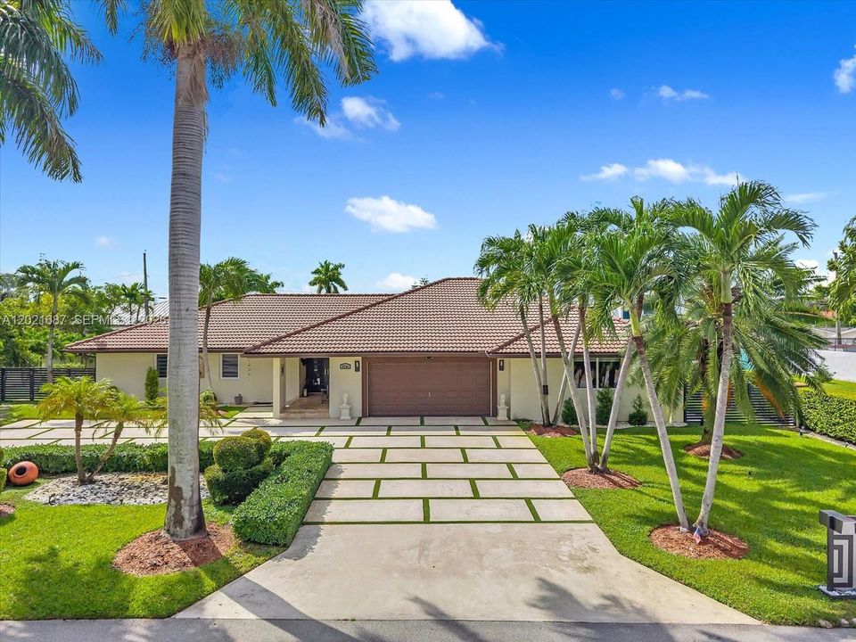 Active With Contract: $1,685,000 (4 beds, 3 baths, 2853 Square Feet)