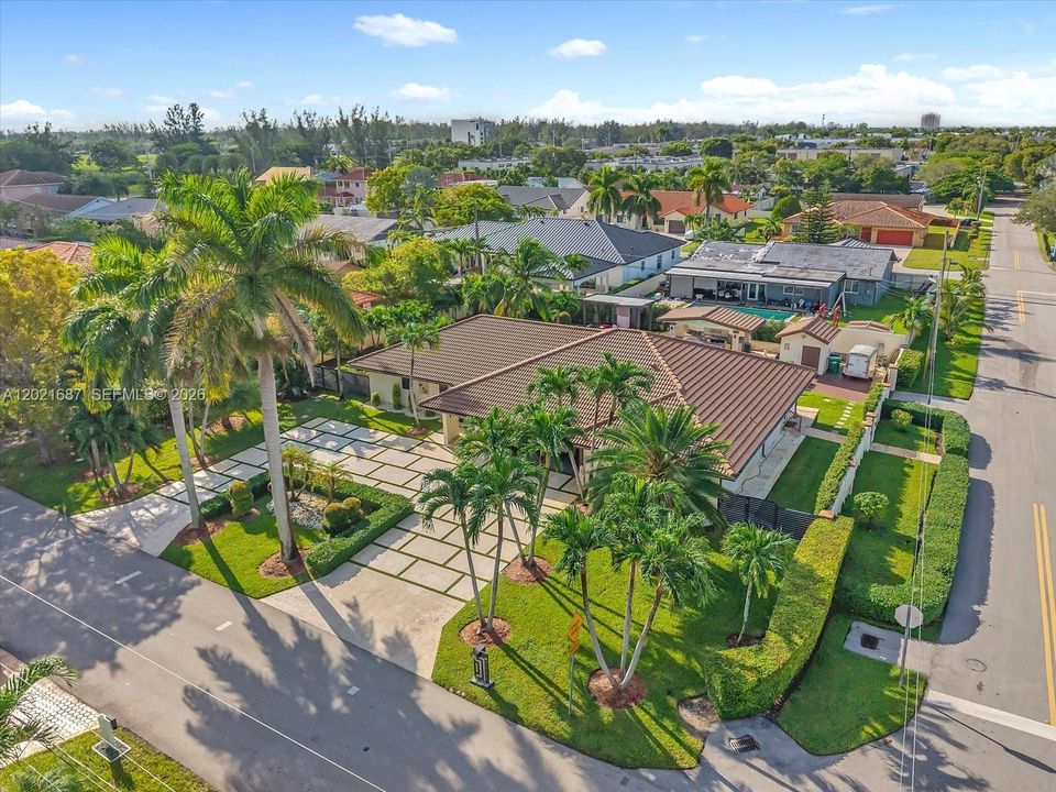 Active With Contract: $1,685,000 (4 beds, 3 baths, 2853 Square Feet)