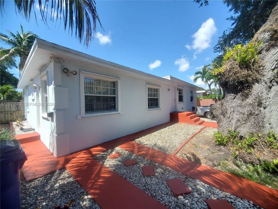 For Sale: $559,900 (3 beds, 2 baths, 1658 Square Feet)