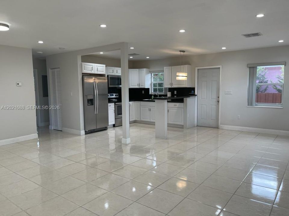For Sale: $559,900 (3 beds, 2 baths, 1658 Square Feet)
