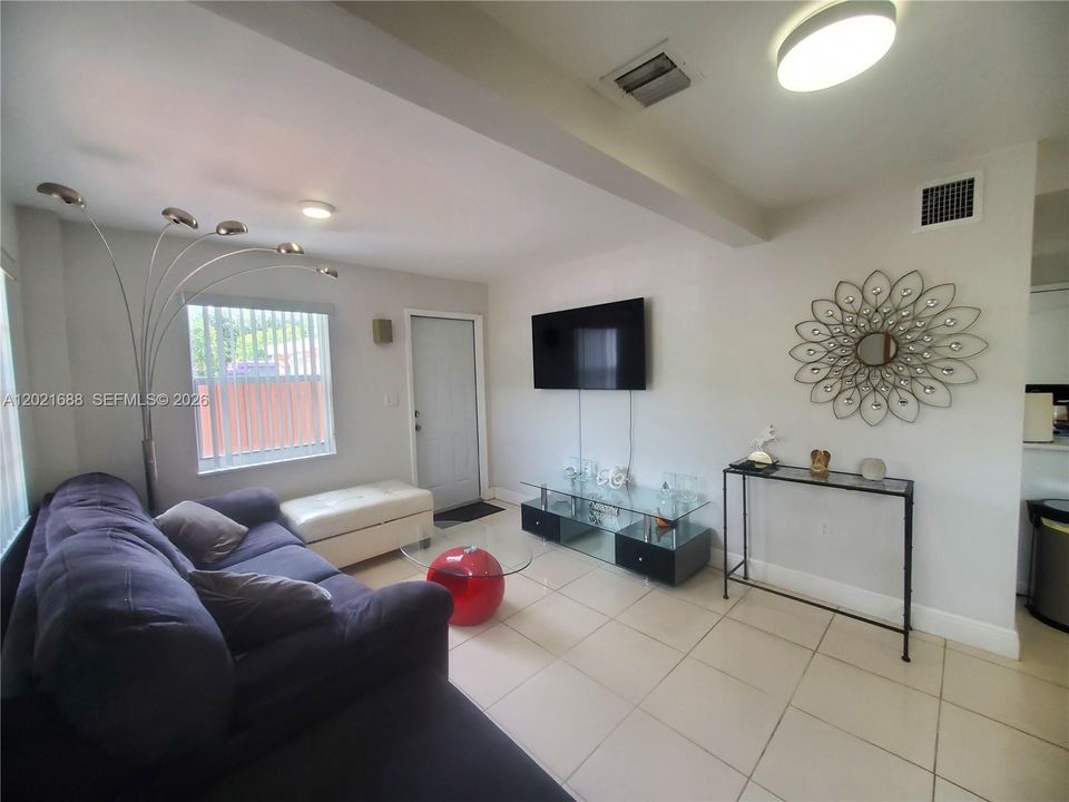 For Sale: $559,900 (3 beds, 2 baths, 1658 Square Feet)