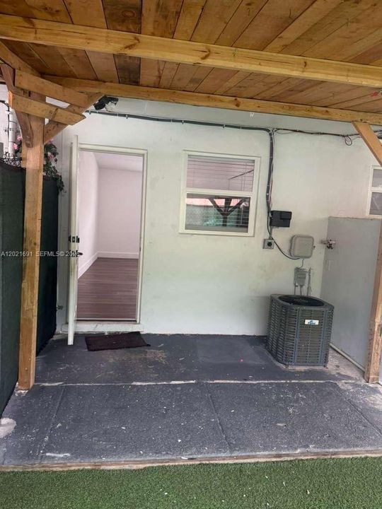 For Rent: $1,800 (2 beds, 1 baths, 600 Square Feet)