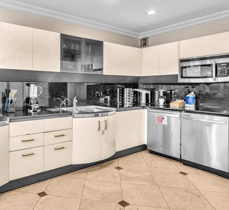 En Renta: $13,495 (6 camas, 4 baños, 3808 Pies cuadrados)