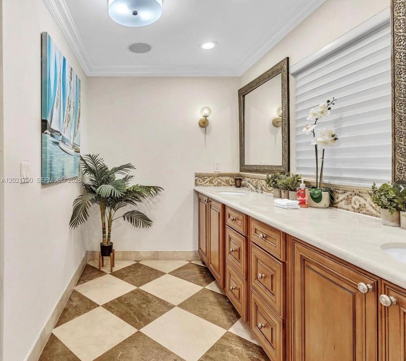 En Renta: $13,495 (6 camas, 4 baños, 3808 Pies cuadrados)