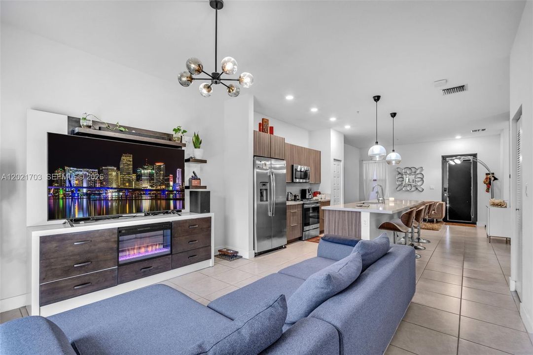 En Venta: $399,500 (2 camas, 2 baños, 1135 Pies cuadrados)