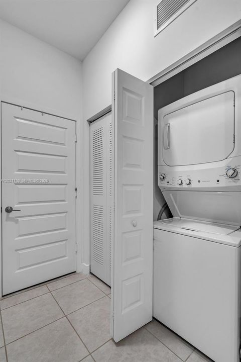 En Venta: $399,500 (2 camas, 2 baños, 1135 Pies cuadrados)