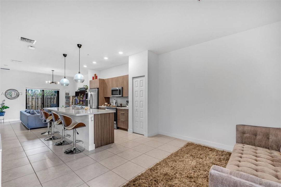 En Venta: $399,500 (2 camas, 2 baños, 1135 Pies cuadrados)