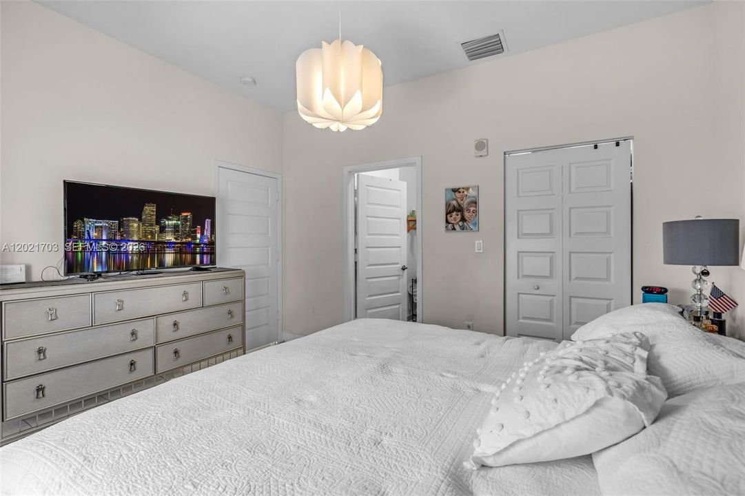 En Venta: $399,500 (2 camas, 2 baños, 1135 Pies cuadrados)