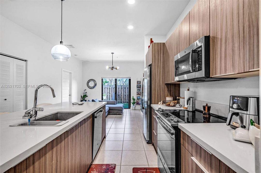 En Venta: $399,500 (2 camas, 2 baños, 1135 Pies cuadrados)