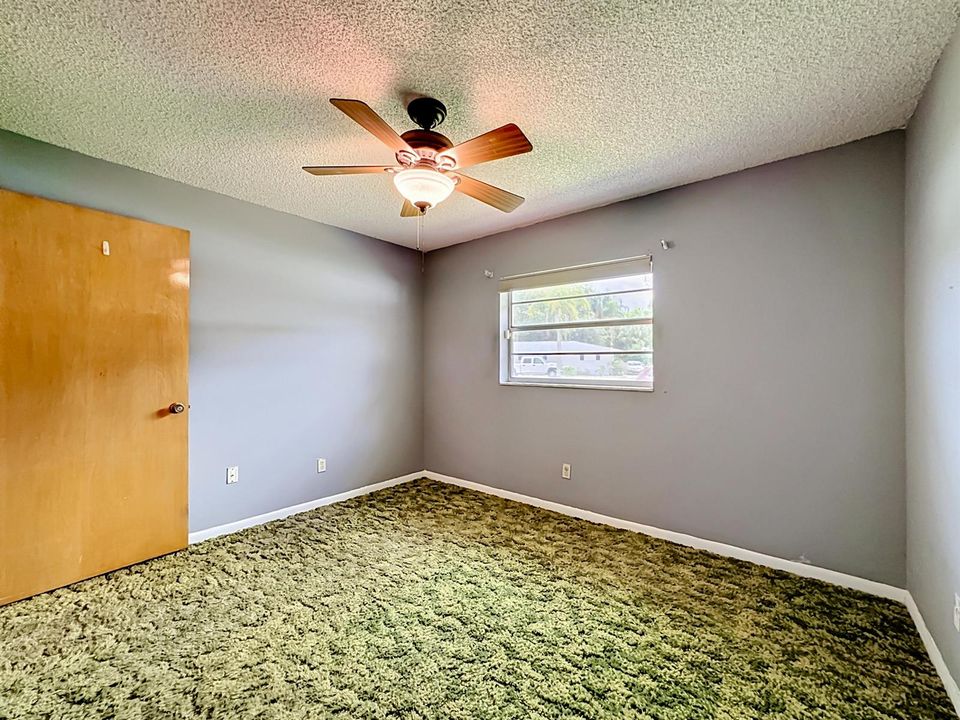 2402 Newport Drive-31