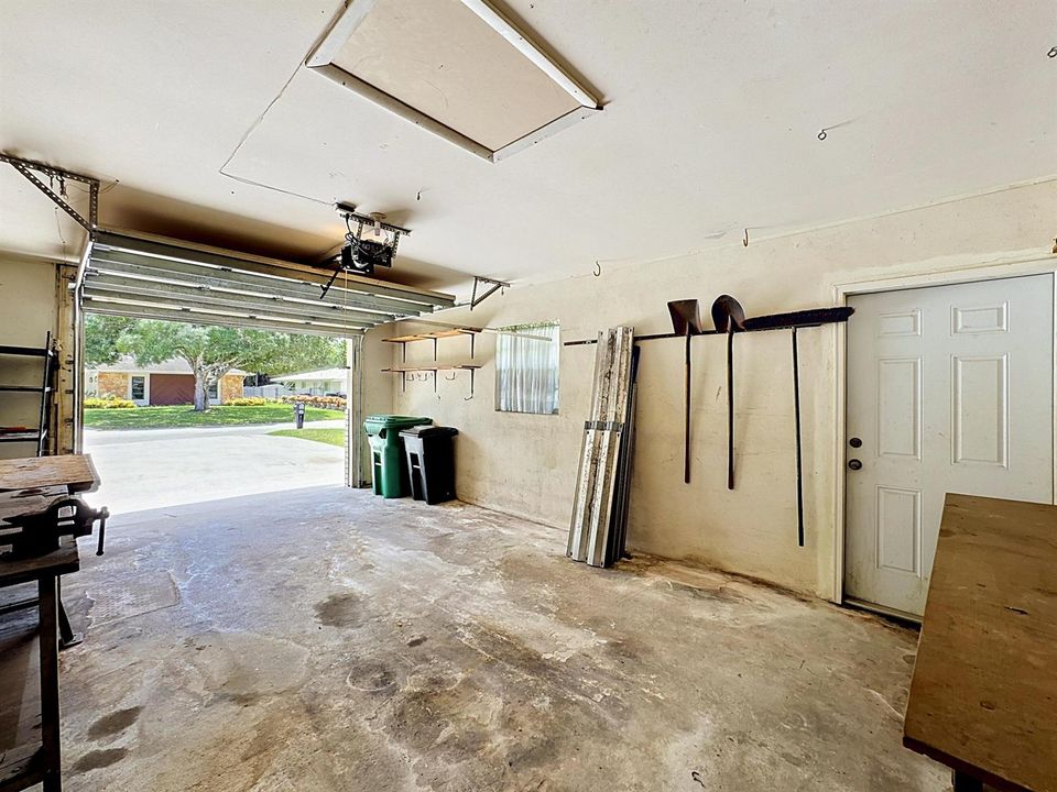 2402 Newport Drive-64