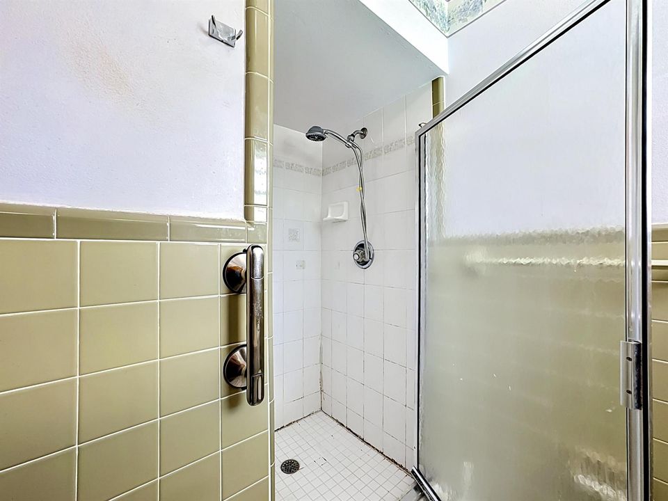 2402 Newport Drive-49