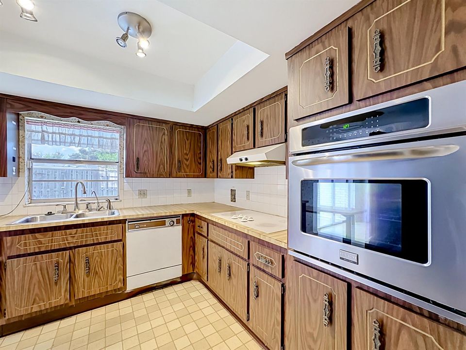2402 Newport Drive-21