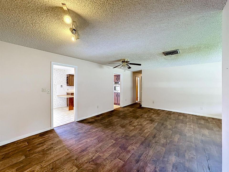 2402 Newport Drive-20
