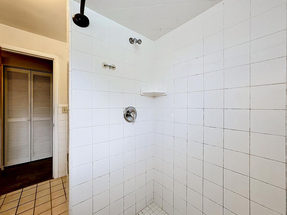 2402 Newport Drive-36