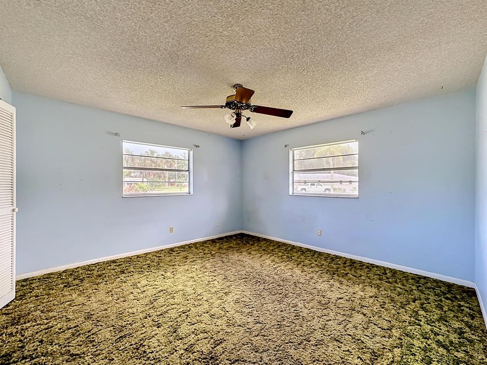 2402 Newport Drive-32
