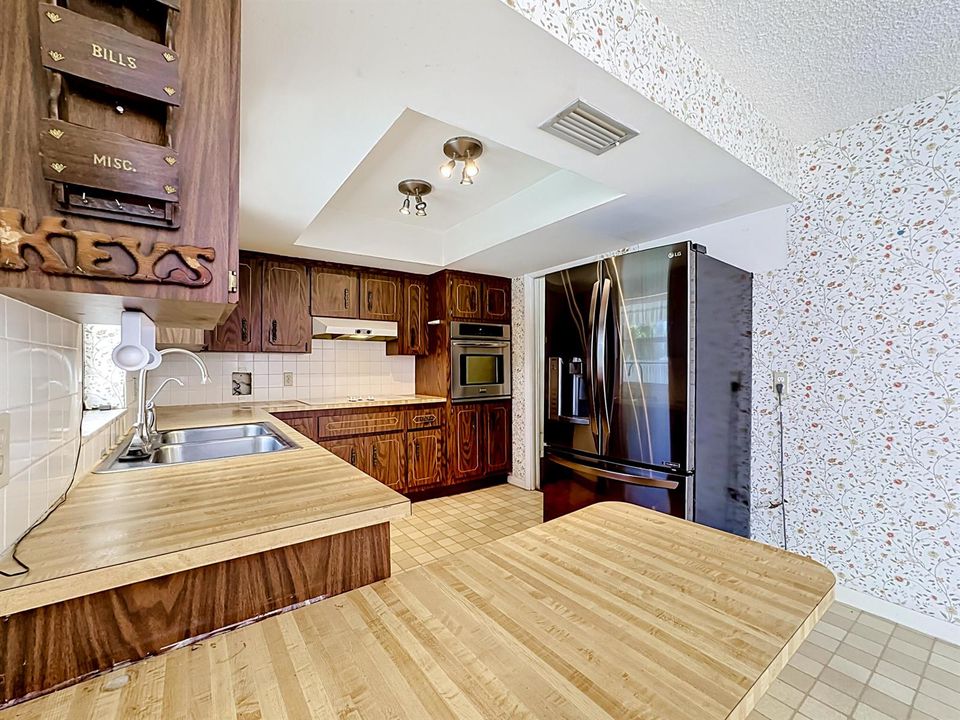 2402 Newport Drive-24
