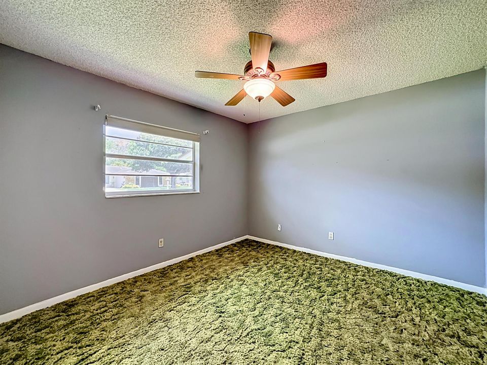 2402 Newport Drive-28
