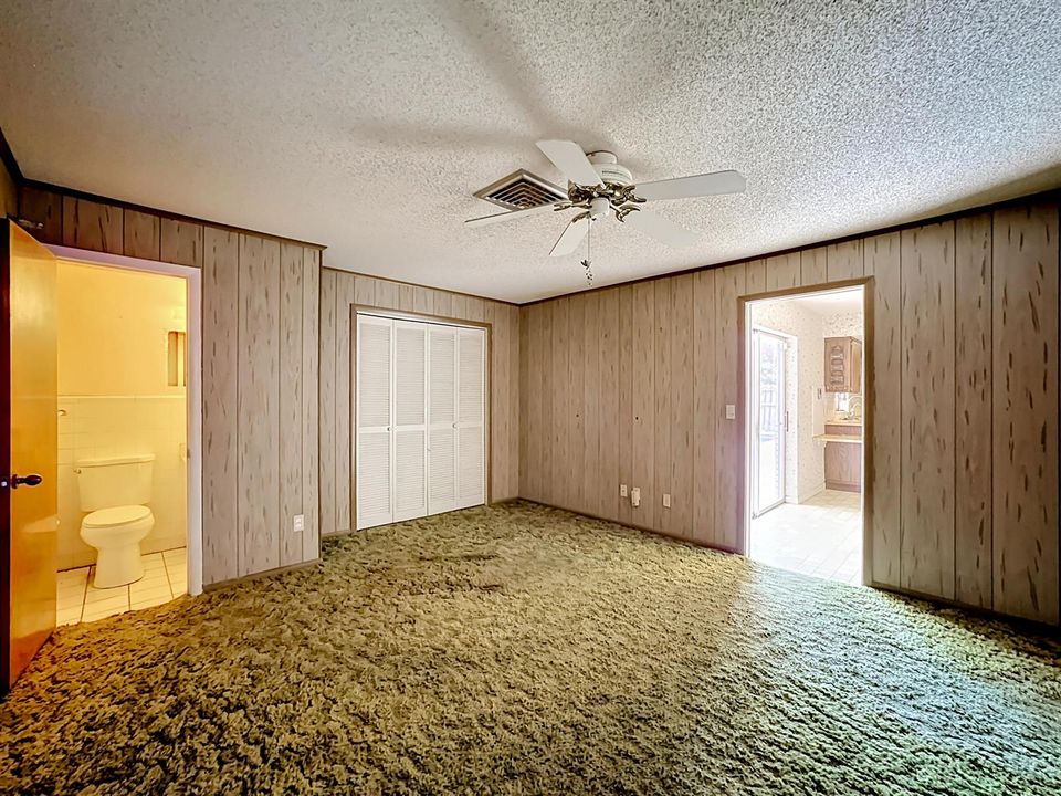 2402 Newport Drive-39