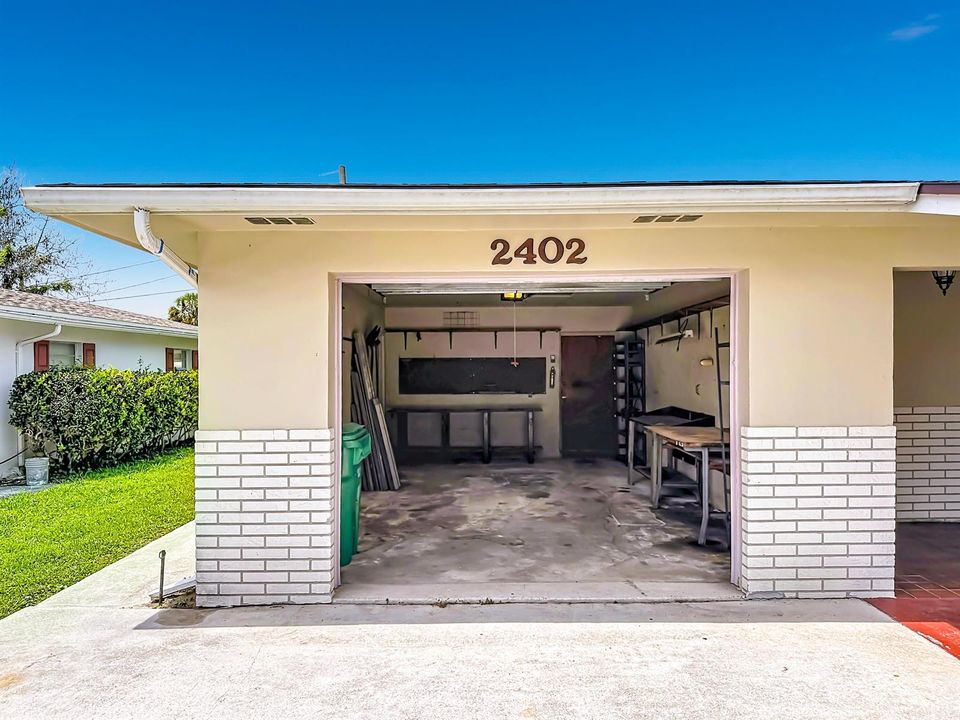2402 Newport Drive-61