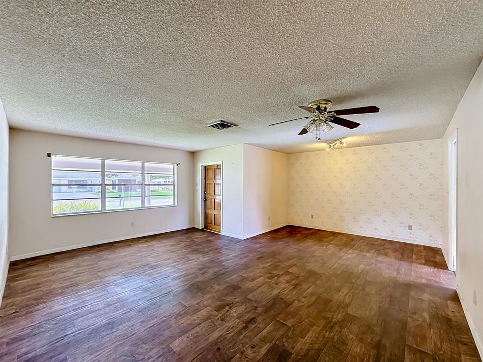 2402 Newport Drive-18