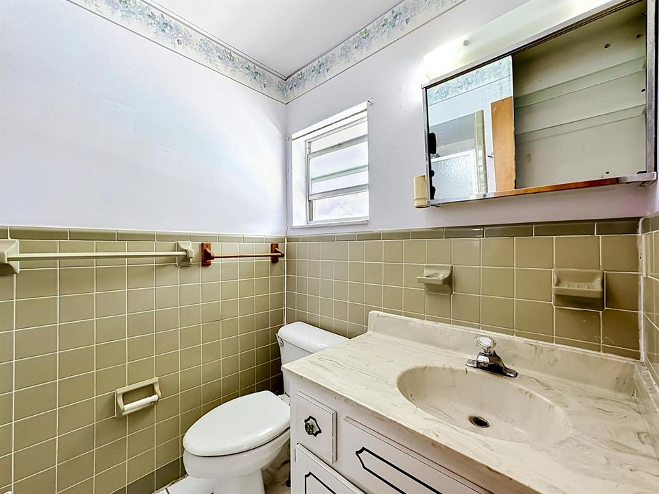 2402 Newport Drive-48