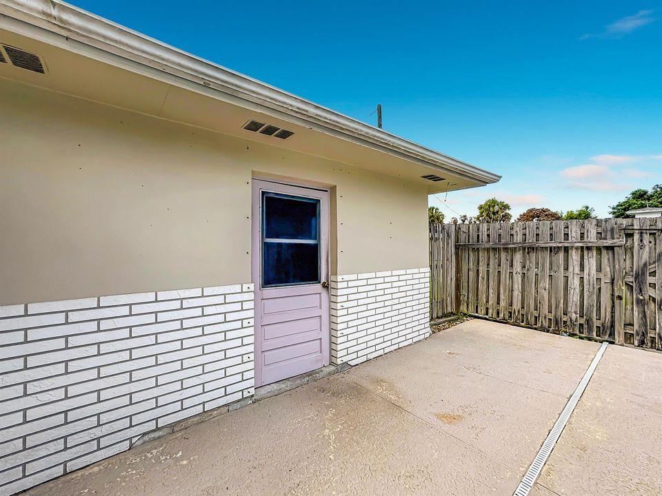 2402 Newport Drive-56