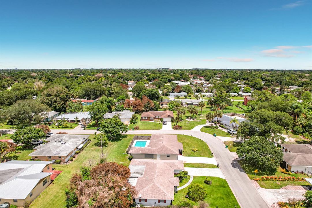 2402 Newport Drive-79